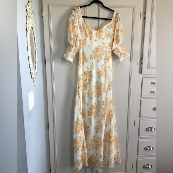 Luxxel Dresses & Skirts - Luxxel Puff Sleeve Strappy Open Back Floral Maxi Dress size L